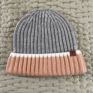 NWOT Frye Knitted Beanie Hat Colorblock Dusty Pink Grey White